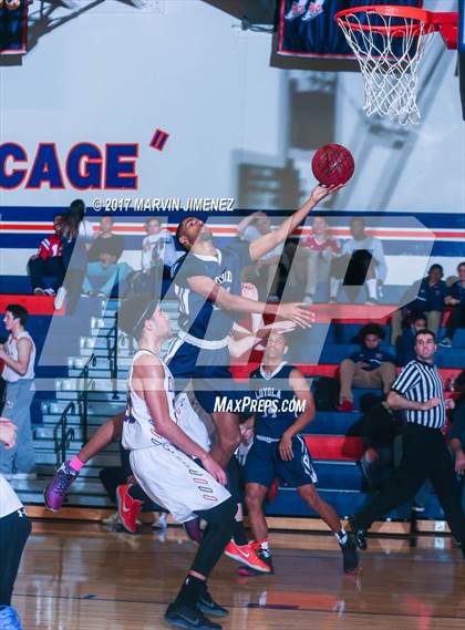 Thumbnail 2 in Loyola @ Chaminade photogallery.
