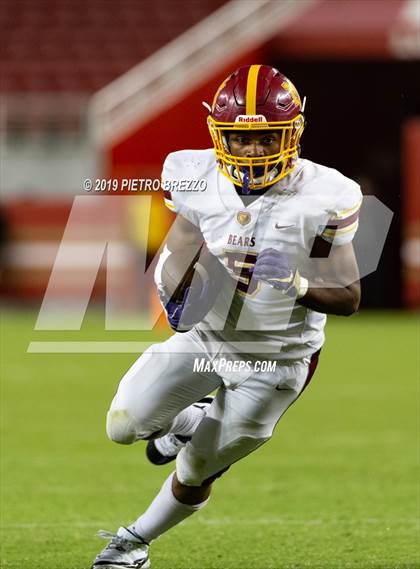 Thumbnail 1 in Serra vs. Menlo-Atherton photogallery.