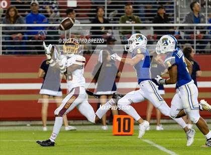 Thumbnail 2 in Serra vs. Menlo-Atherton photogallery.