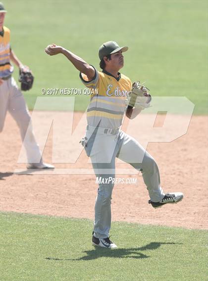 Thumbnail 3 in St. John Bosco vs. Edison (G1) photogallery.