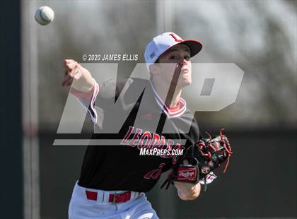 Thumbnail 3 in Lorena vs. Franklin photogallery.