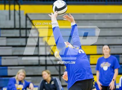 Thumbnail 2 in Leo @ East Noble photogallery.