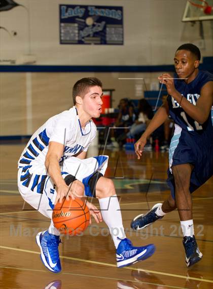Thumbnail 2 in Alief Elsik vs Lewis Hebron (McDonald's Texas Invitational) photogallery.