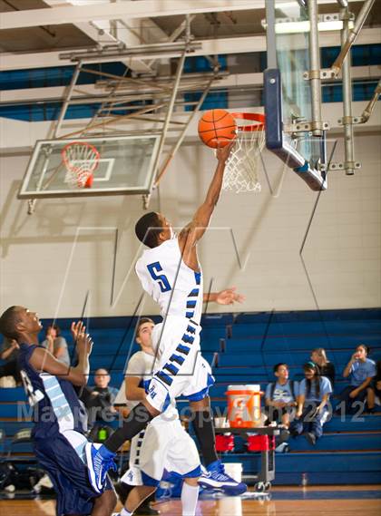 Thumbnail 1 in Alief Elsik vs Lewis Hebron (McDonald's Texas Invitational) photogallery.