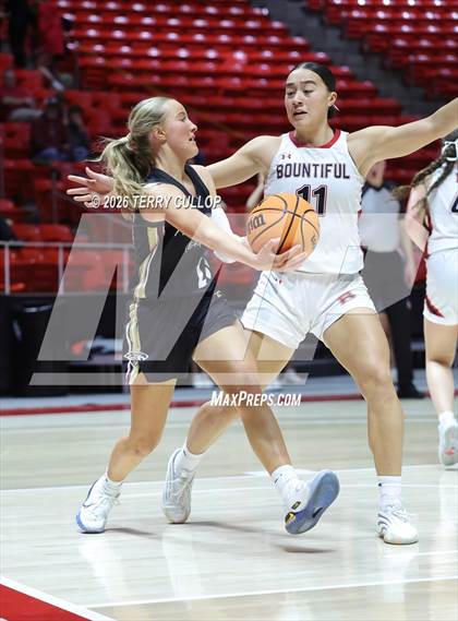 Thumbnail 2 in Bountiful vs. Maple Mountain (UHSAA 5A Quarterfinal) photogallery.