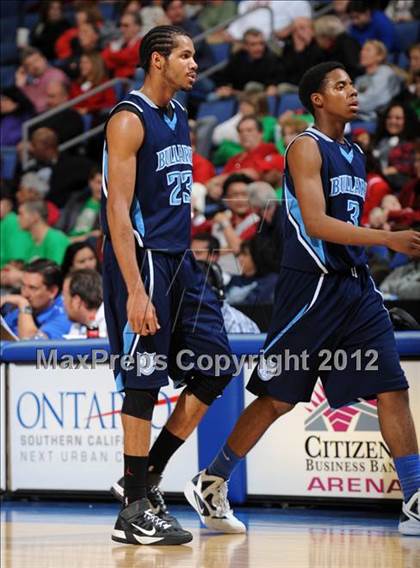 Thumbnail 1 in Mater Dei vs. Bullard (CIF D1 SoCal Regional Final) photogallery.