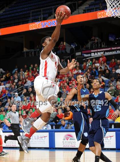Thumbnail 3 in Mater Dei vs. Bullard (CIF D1 SoCal Regional Final) photogallery.