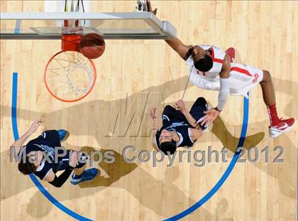 Thumbnail 2 in Mater Dei vs. Bullard (CIF D1 SoCal Regional Final) photogallery.