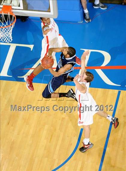 Thumbnail 3 in Mater Dei vs. Bullard (CIF D1 SoCal Regional Final) photogallery.