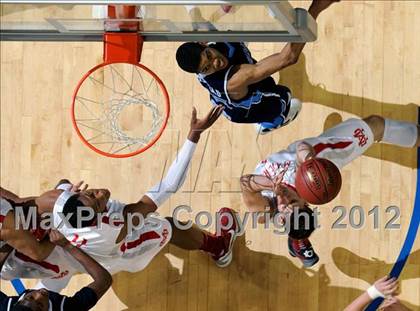 Thumbnail 3 in Mater Dei vs. Bullard (CIF D1 SoCal Regional Final) photogallery.