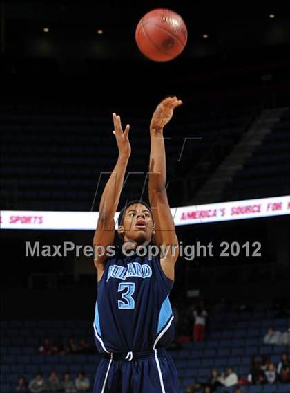 Thumbnail 3 in Mater Dei vs. Bullard (CIF D1 SoCal Regional Final) photogallery.