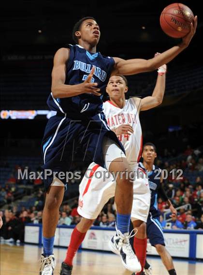 Thumbnail 2 in Mater Dei vs. Bullard (CIF D1 SoCal Regional Final) photogallery.