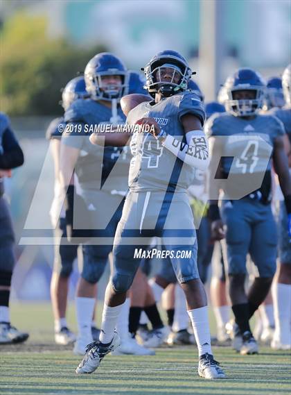 Thumbnail 1 in Sierra Canyon vs Valencia photogallery.