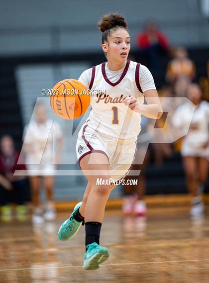 Thumbnail 1 in Lumberton vs St. Pauls (Robeson County Shoot-out) photogallery.