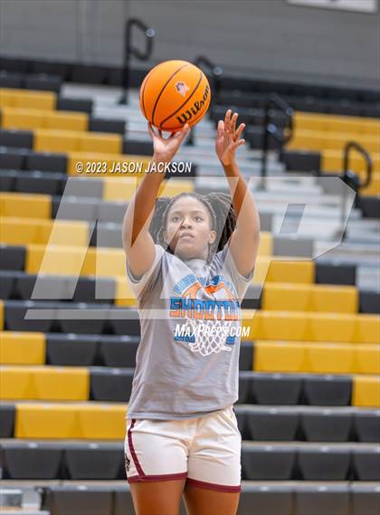 Thumbnail 3 in Lumberton vs St. Pauls (Robeson County Shoot-out) photogallery.