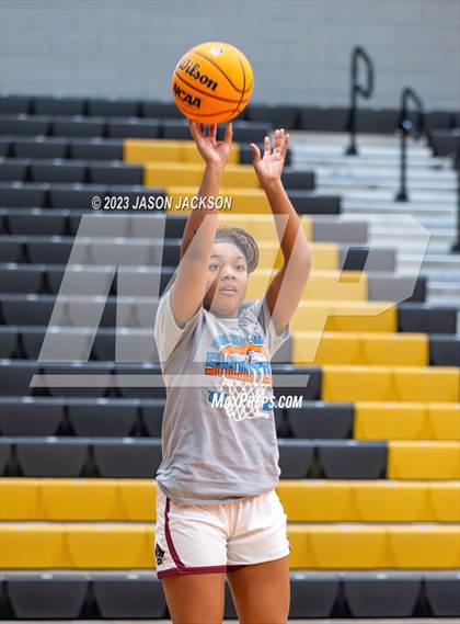Thumbnail 1 in Lumberton vs St. Pauls (Robeson County Shoot-out) photogallery.