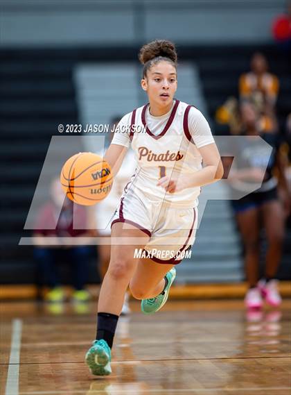 Thumbnail 3 in Lumberton vs St. Pauls (Robeson County Shoot-out) photogallery.