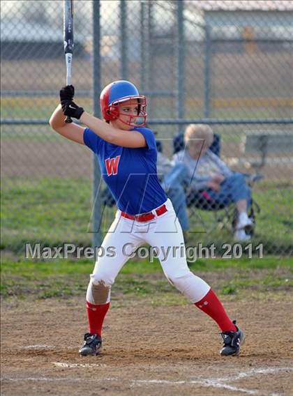 Thumbnail 2 in Woodlawn vs Mt. Vernon (Jefferson County Invitational) photogallery.