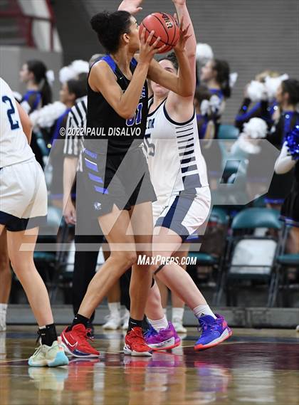 Thumbnail 2 in Valor Christian vs. Grandview (CHSAA 5A State Final) photogallery.