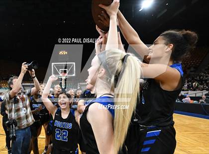 Thumbnail 3 in Valor Christian vs. Grandview (CHSAA 5A State Final) photogallery.