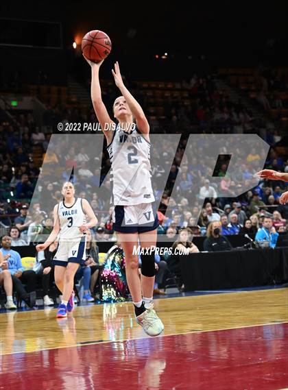 Thumbnail 2 in Valor Christian vs. Grandview (CHSAA 5A State Final) photogallery.