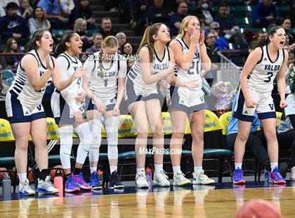 Thumbnail 2 in Valor Christian vs. Grandview (CHSAA 5A State Final) photogallery.