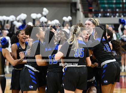 Thumbnail 2 in Valor Christian vs. Grandview (CHSAA 5A State Final) photogallery.