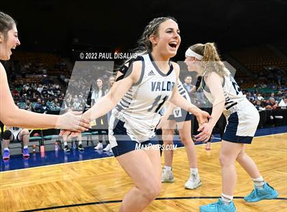 Thumbnail 3 in Valor Christian vs. Grandview (CHSAA 5A State Final) photogallery.