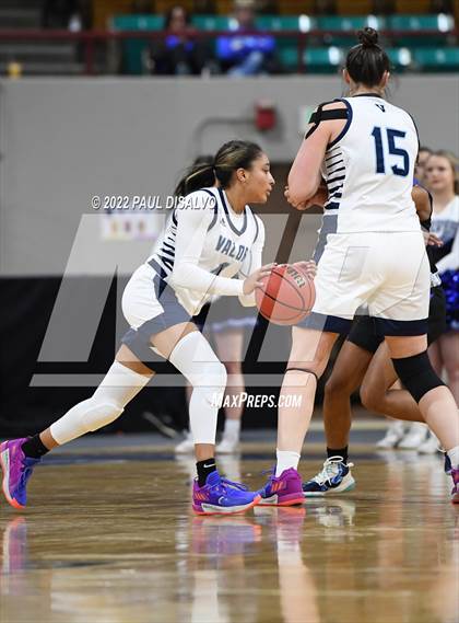 Thumbnail 2 in Valor Christian vs. Grandview (CHSAA 5A State Final) photogallery.
