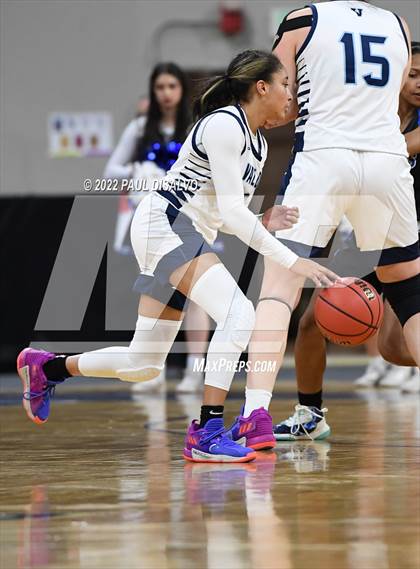 Thumbnail 3 in Valor Christian vs. Grandview (CHSAA 5A State Final) photogallery.