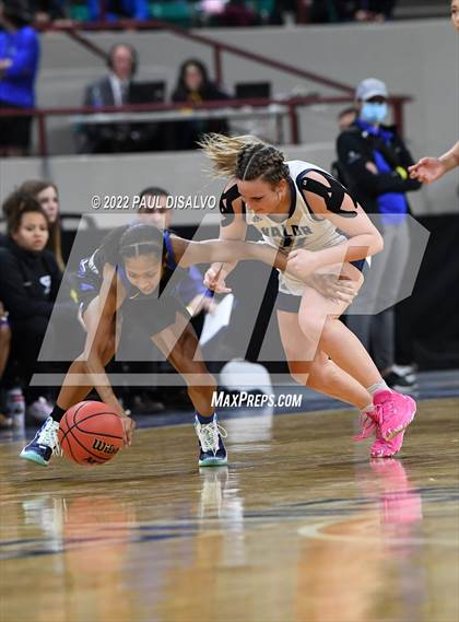 Thumbnail 2 in Valor Christian vs. Grandview (CHSAA 5A State Final) photogallery.