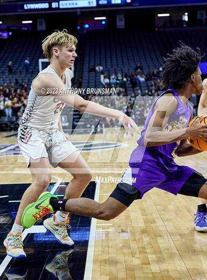 Thumbnail 1 in Lynwood vs. Sierra (CIF State D5 Final) photogallery.