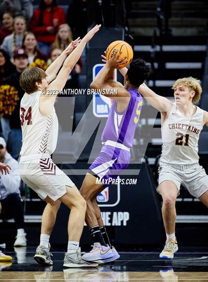 Thumbnail 2 in Lynwood vs. Sierra (CIF State D5 Final) photogallery.
