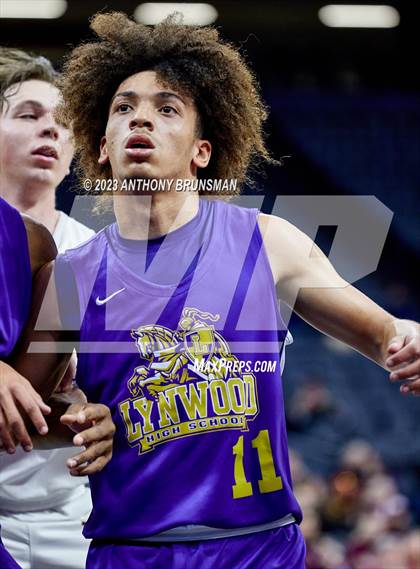 Thumbnail 3 in Lynwood vs. Sierra (CIF State D5 Final) photogallery.