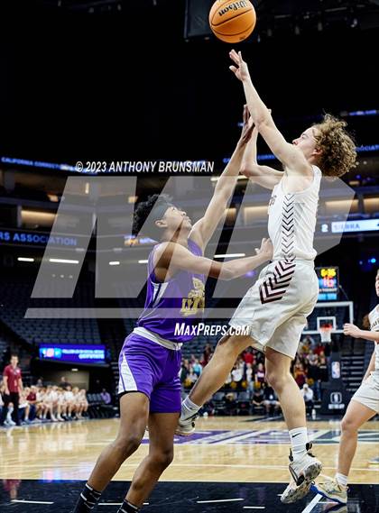 Thumbnail 1 in Lynwood vs. Sierra (CIF State D5 Final) photogallery.