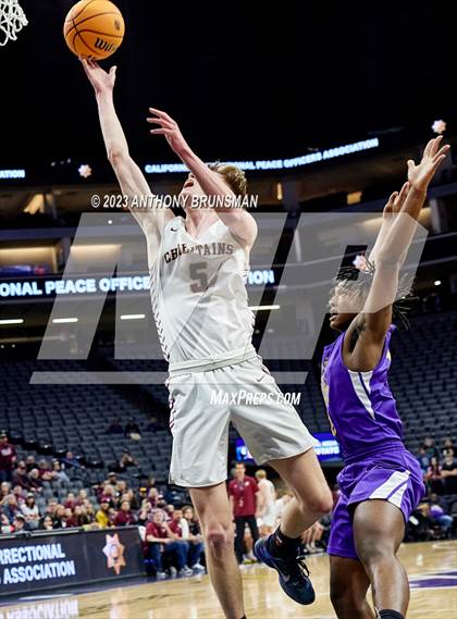 Thumbnail 1 in Lynwood vs. Sierra (CIF State D5 Final) photogallery.