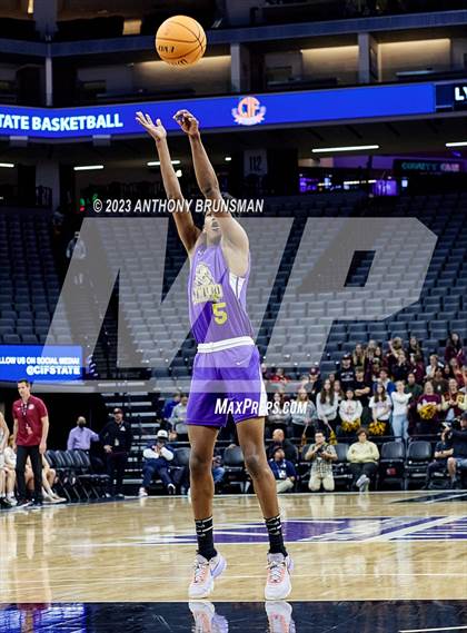 Thumbnail 1 in Lynwood vs. Sierra (CIF State D5 Final) photogallery.