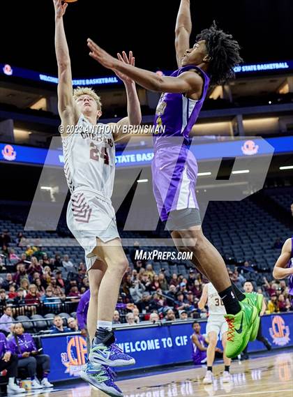 Thumbnail 1 in Lynwood vs. Sierra (CIF State D5 Final) photogallery.