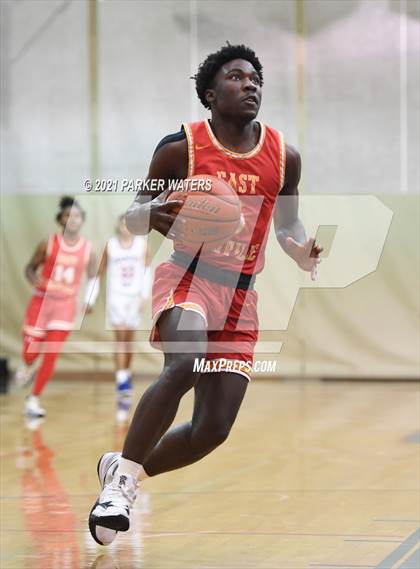 Thumbnail 1 in East Iberville vs Metairie Park Country Day (Country Day Classic) photogallery.