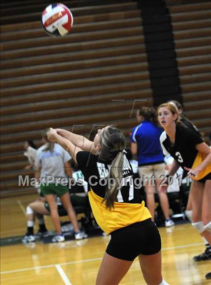 Thumbnail 2 in Lakewood vs. El Dorado (Durango Fall Classic) photogallery.
