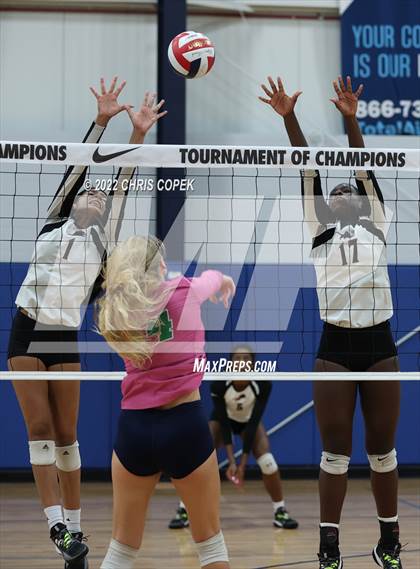 Thumbnail 3 in Leon vs Fort Myers (Nike Tournament of Champions) photogallery.