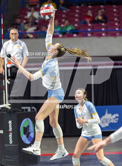 Thumbnail 2 in Buffalo vs. Oak Glen (WVSSAC Class AA Semifinal) photogallery.