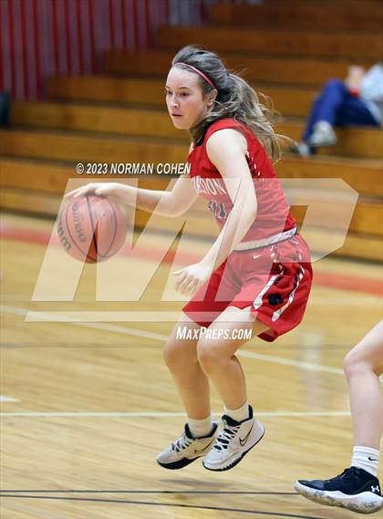 Thumbnail 2 in Resurrection @ Mundelein photogallery.