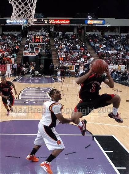Thumbnail 3 in Westchester vs. McClymonds (CIF State D1 Final) photogallery.