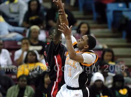 Thumbnail 3 in Westchester vs. McClymonds (CIF State D1 Final) photogallery.