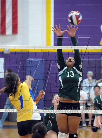Thumbnail 3 in Thousand Oaks vs Seaquam (Durango Fall Classic) photogallery.