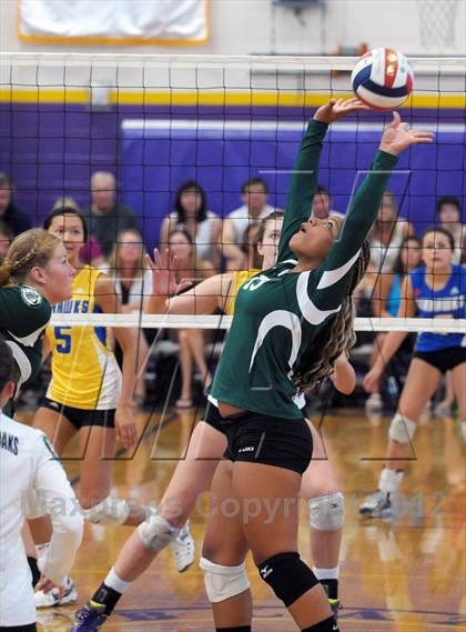 Thumbnail 2 in Thousand Oaks vs Seaquam (Durango Fall Classic) photogallery.