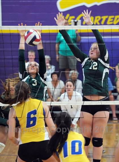 Thumbnail 3 in Thousand Oaks vs Seaquam (Durango Fall Classic) photogallery.