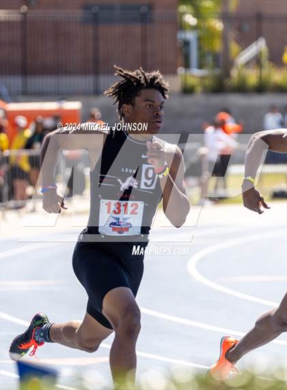 Thumbnail 2 in UF Relays (Friday) photogallery.