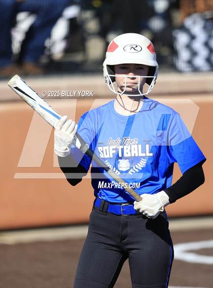 Thumbnail 3 in Grand Saline vs Wills Point photogallery.